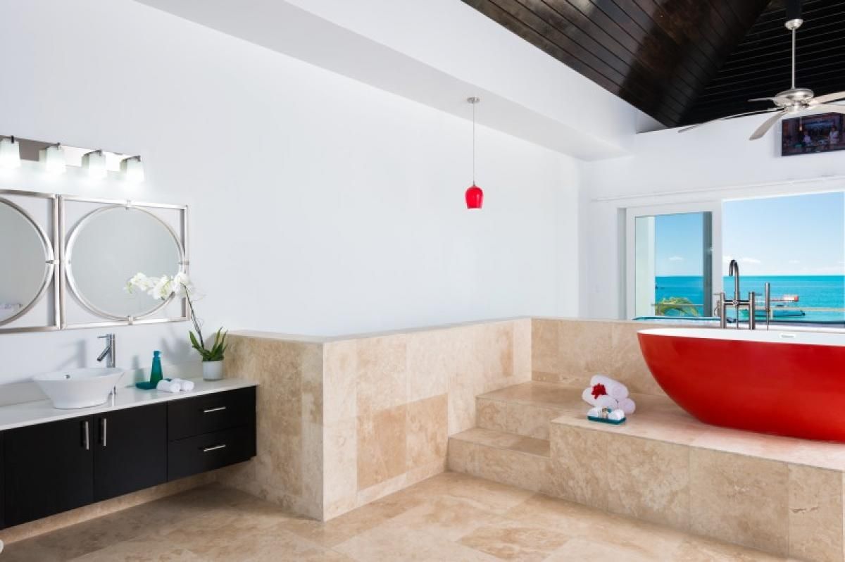 The bath tub is elevated to maximize ocean views