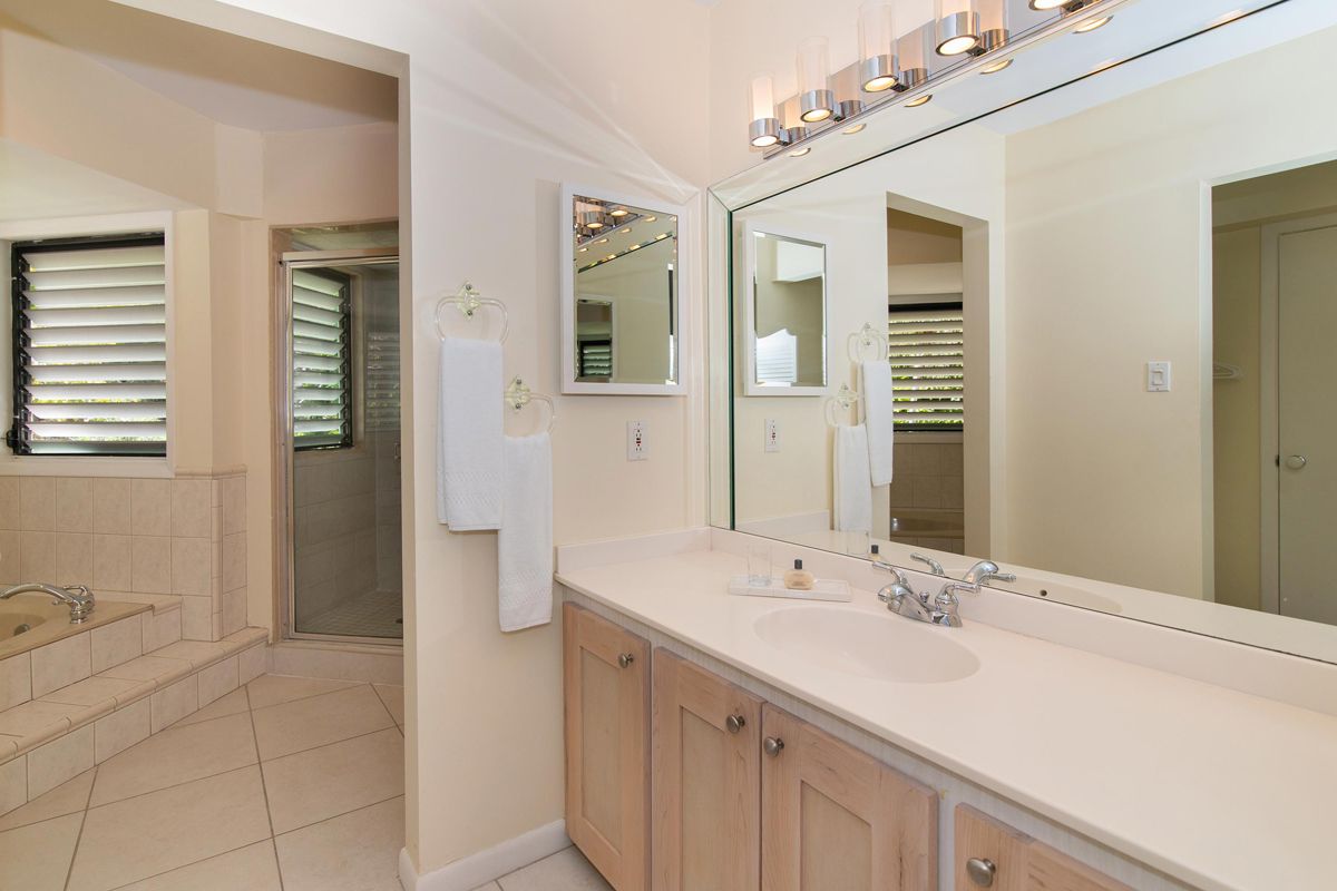 En suite master bathroom