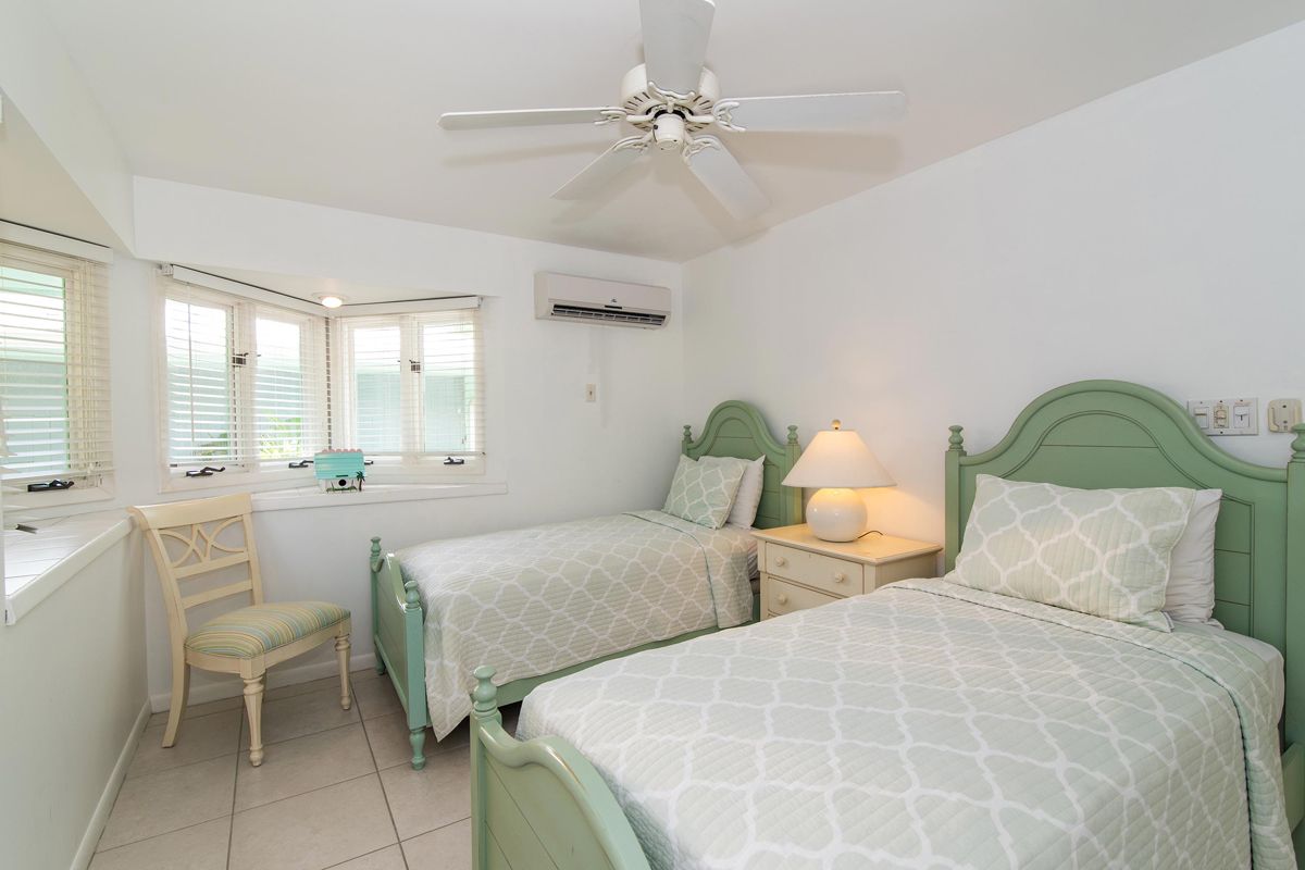 Third bedroom - with twin beds