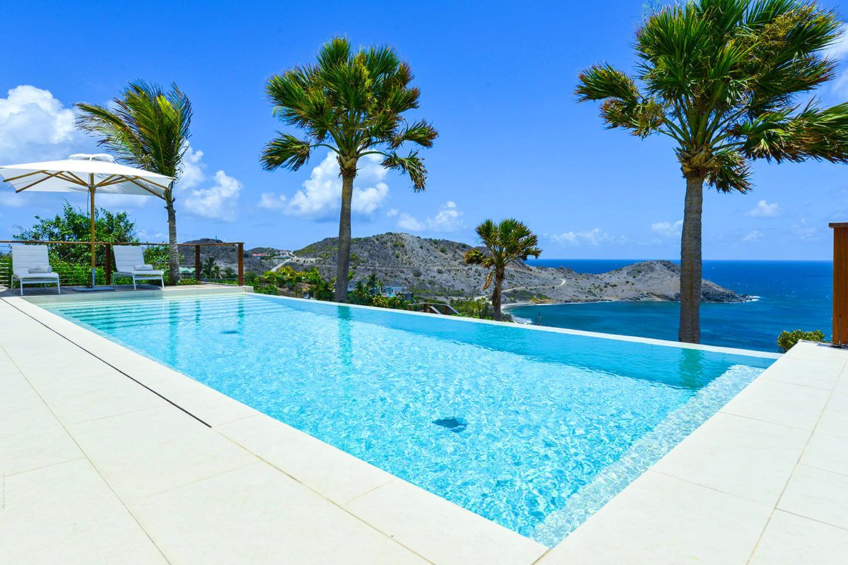 Incredible infinity edge pool