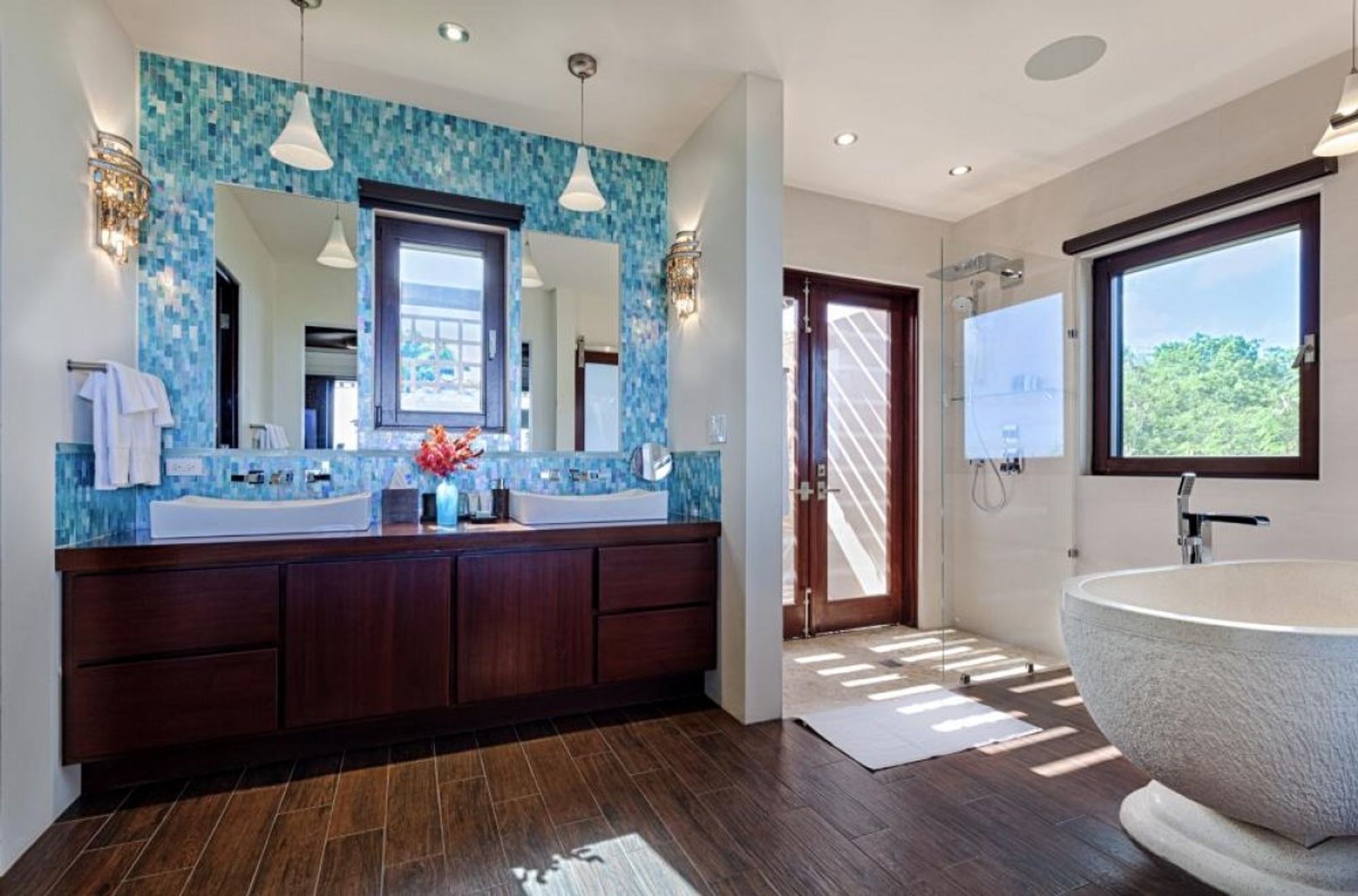 Ensuite bathroom with a bathtub