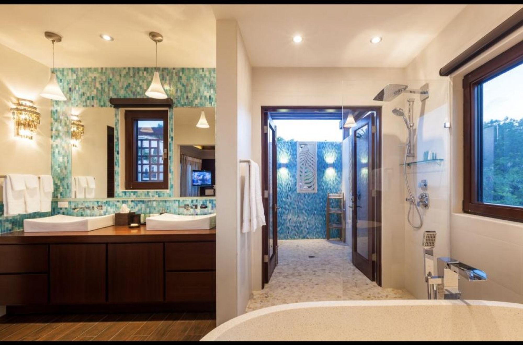 Luxurious bathroom suite