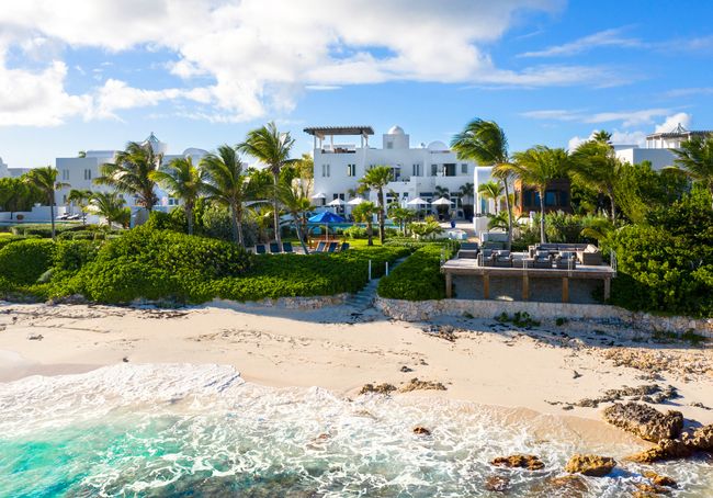 Rendezvous Villa is located on Rendezvous Bay 