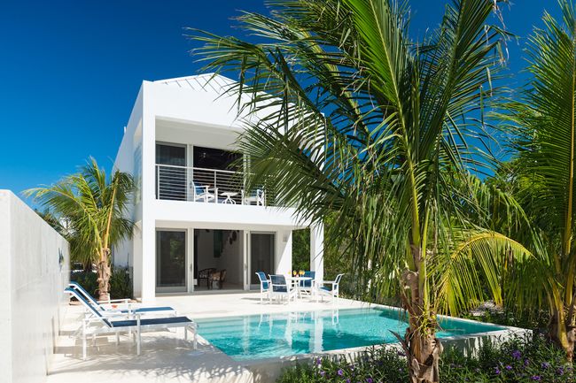 Little Plum Cottage is a single bed unit on Grace Bay Beach