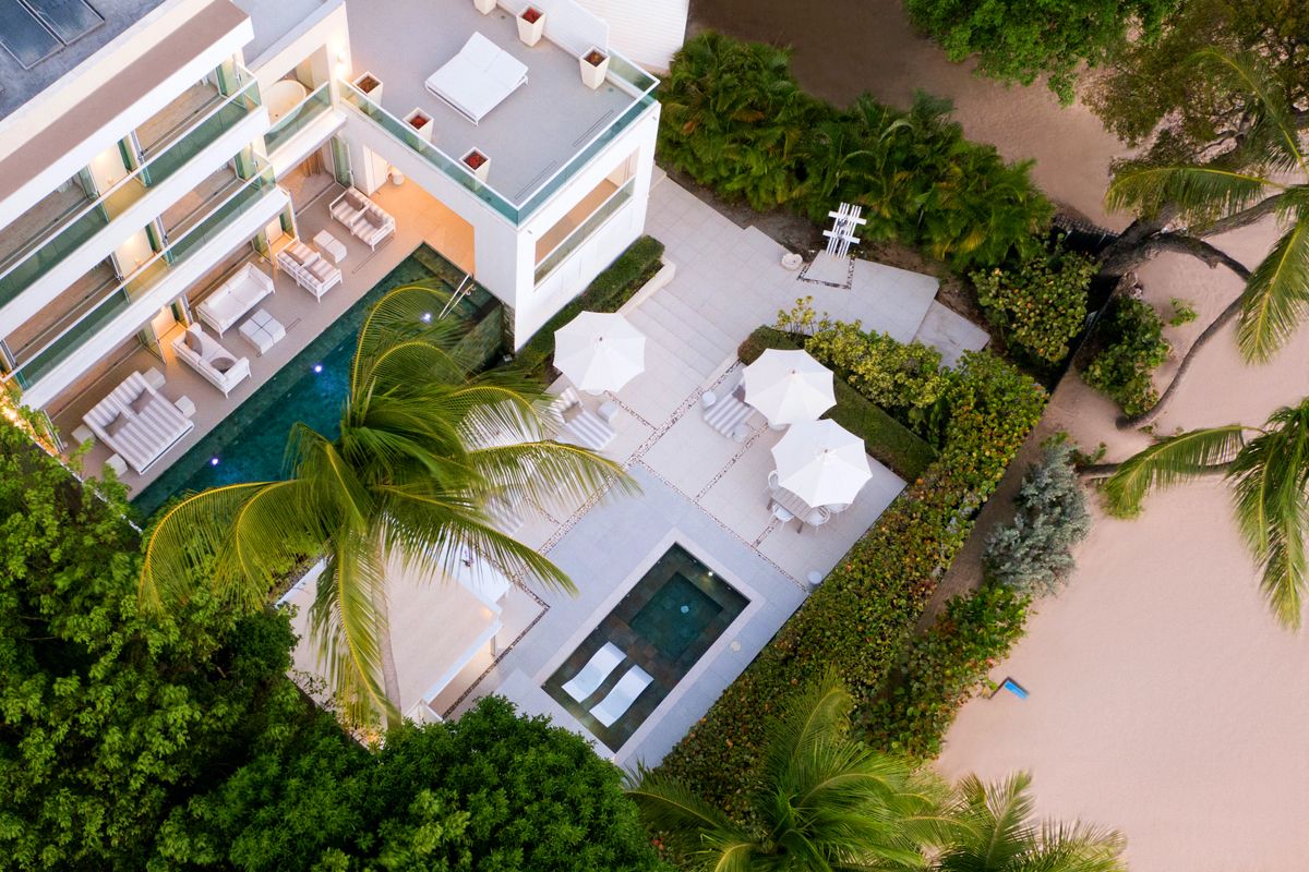 Footprints villa photo.