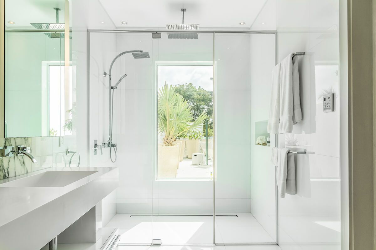 Master en suite with a dual rain head shower