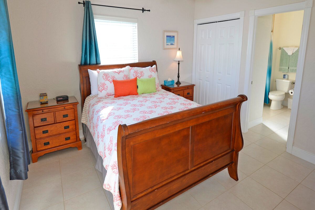 Queen bedroom