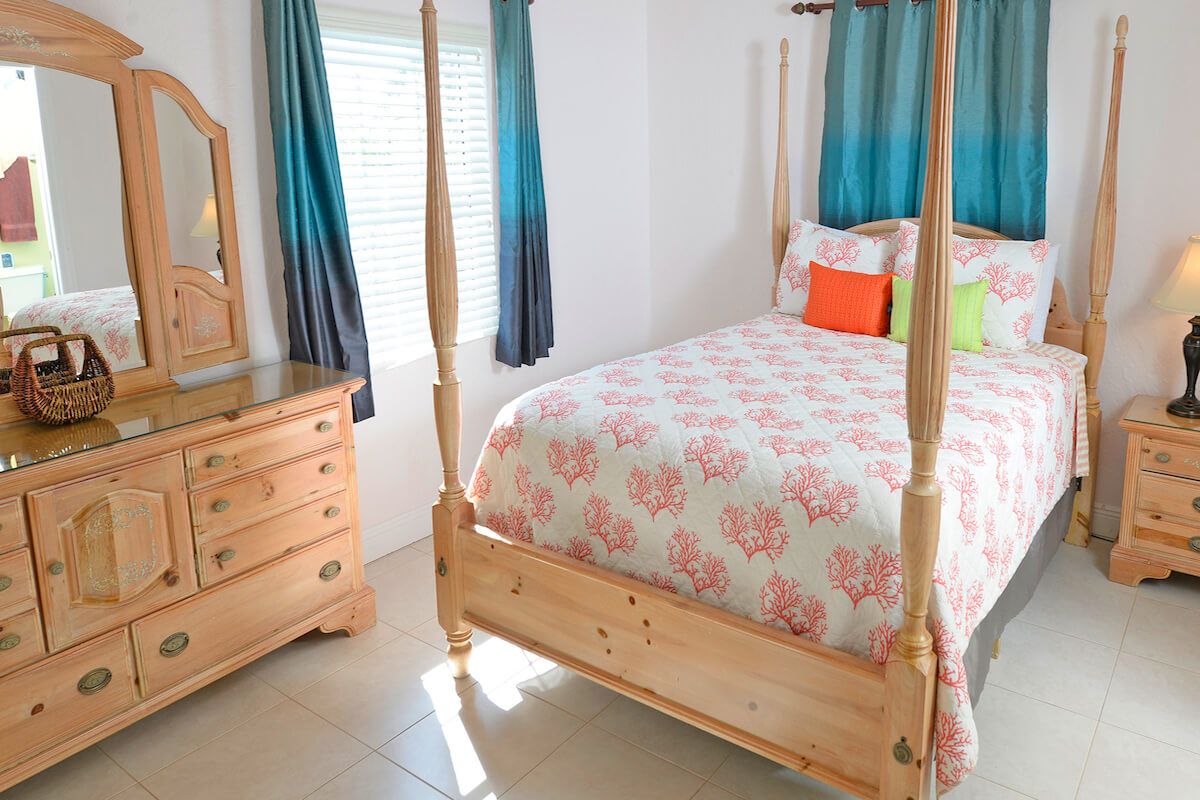 Queen bedroom