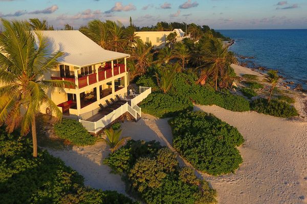 Heritage House Villa is located on the very desirable Rum Point