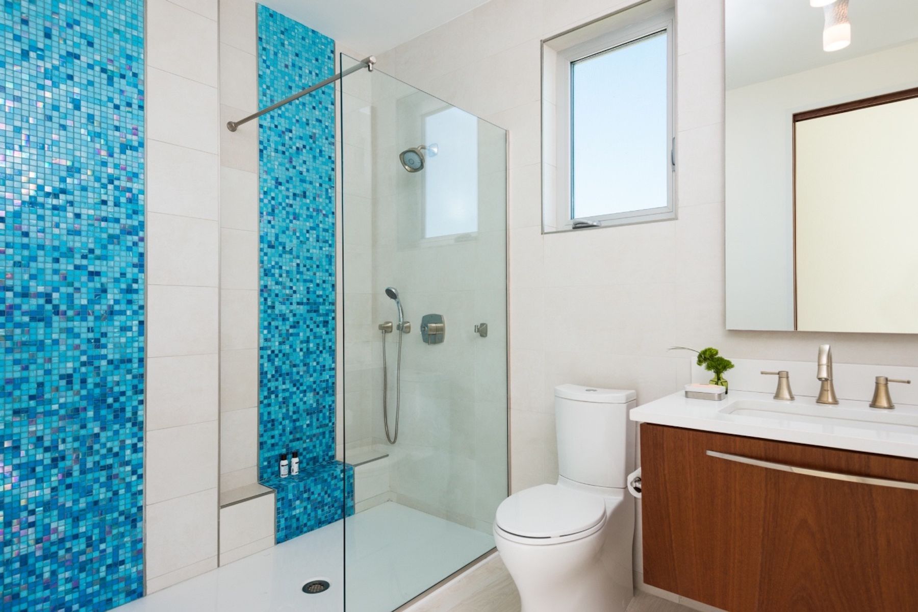 A single vanity bathroom with shower