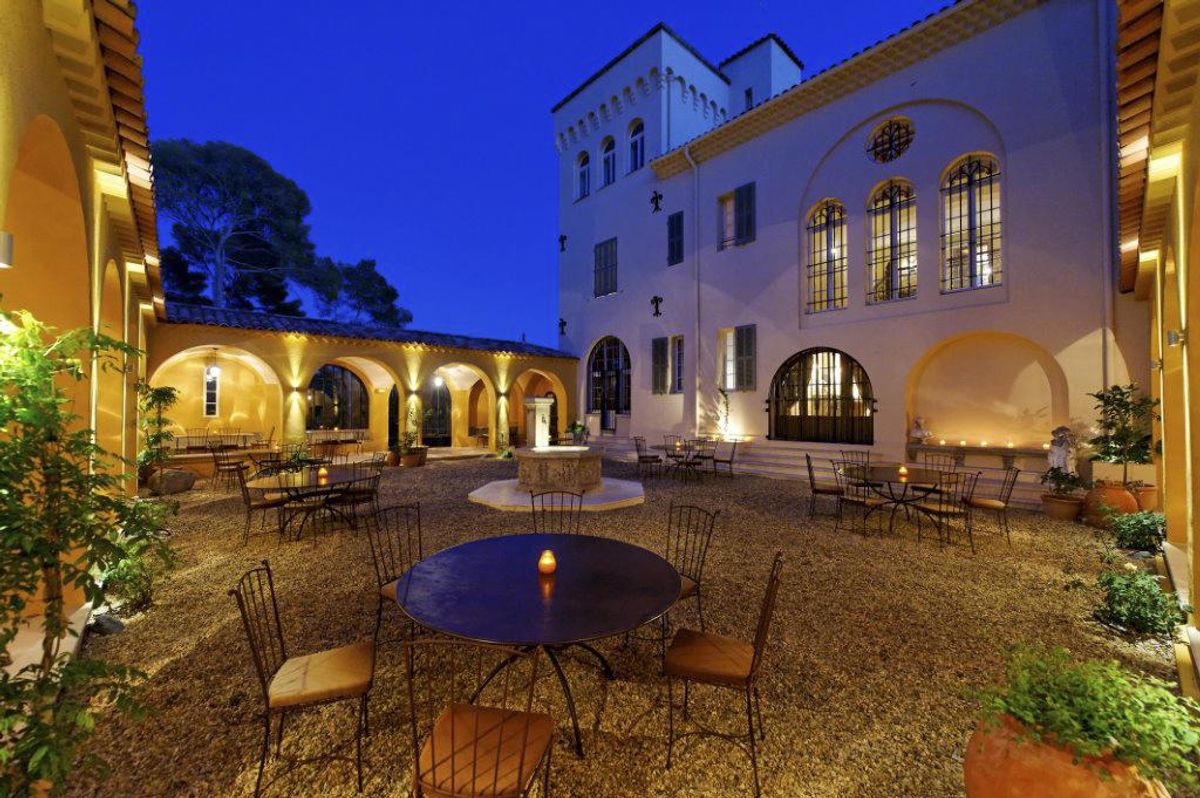 Chateau Lou Casteou villa photo.