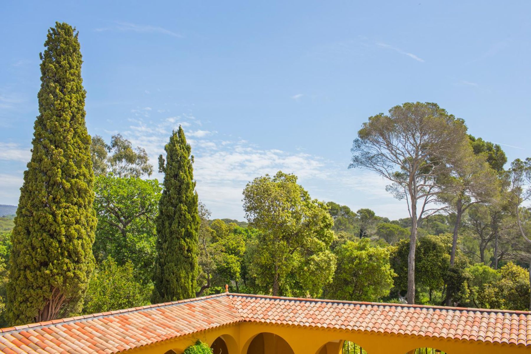 Chateau Lou Casteou villa photo.
