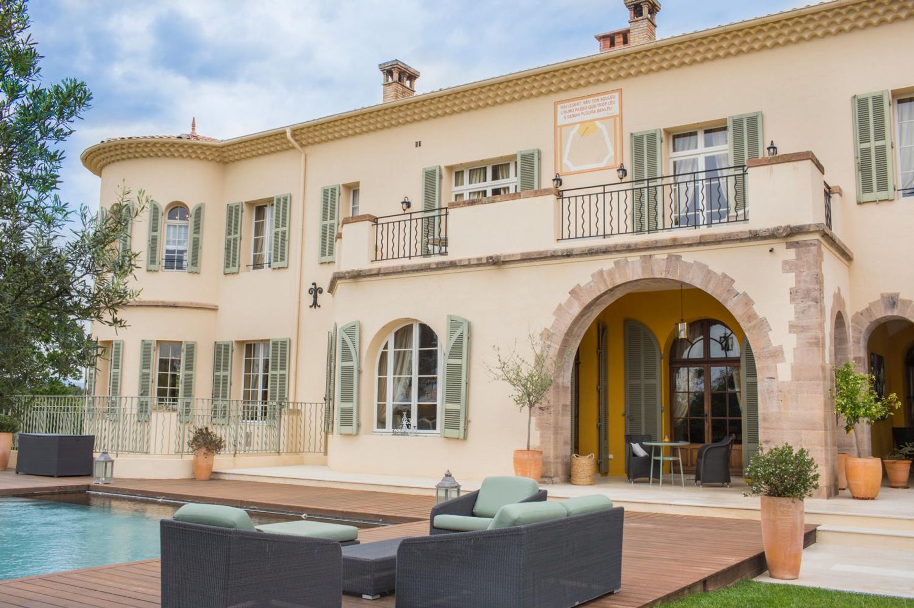 Chateau Lou Casteou villa photo.