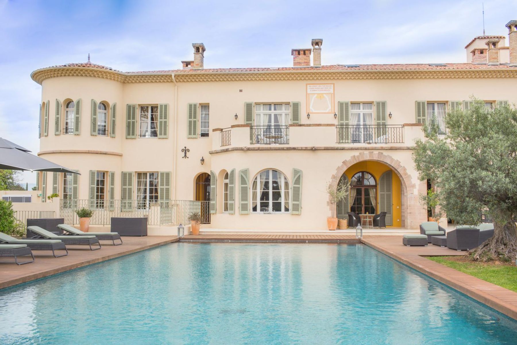 Chateau Lou Casteou villa photo.