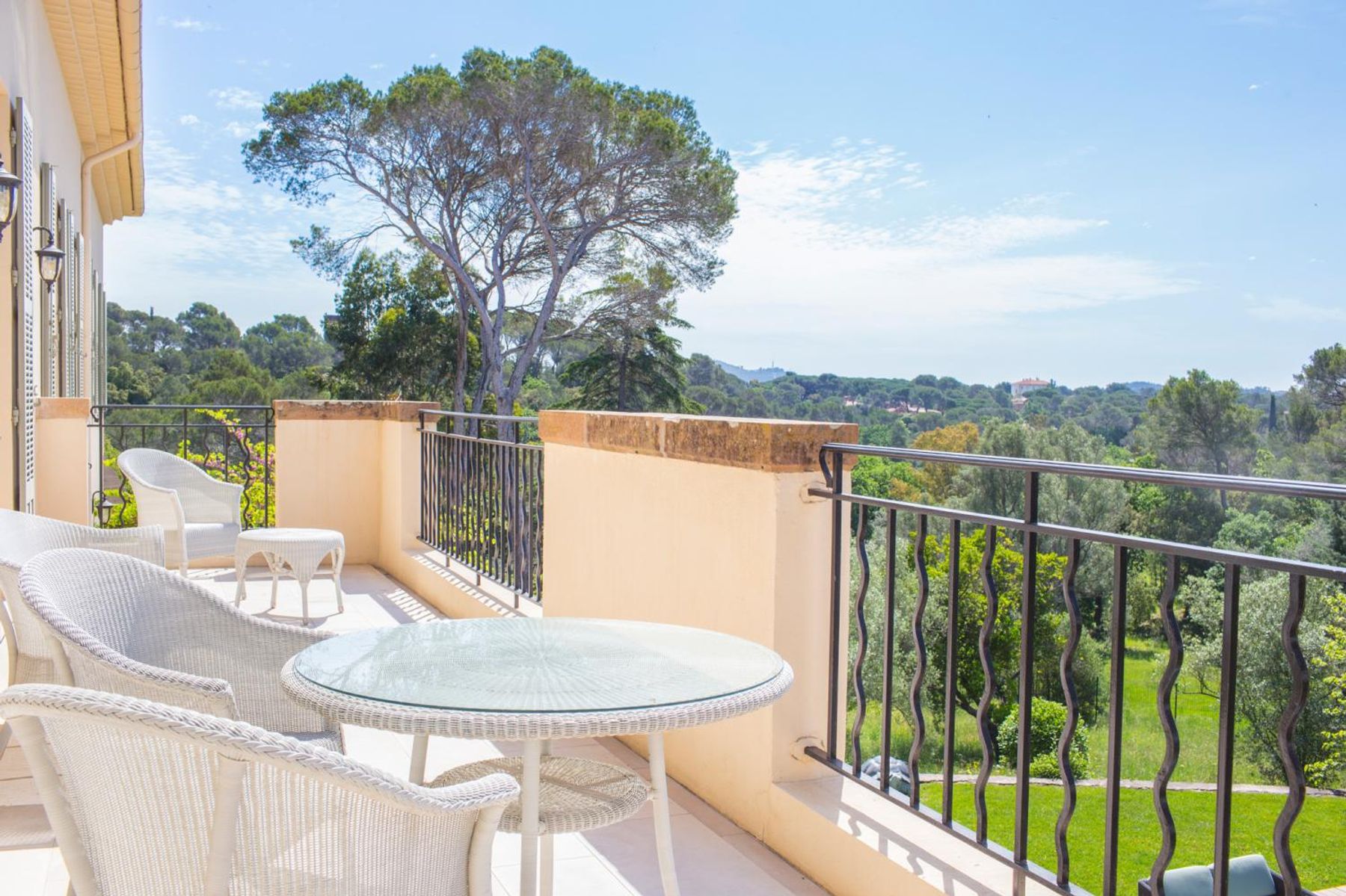 Chateau Lou Casteou villa photo.