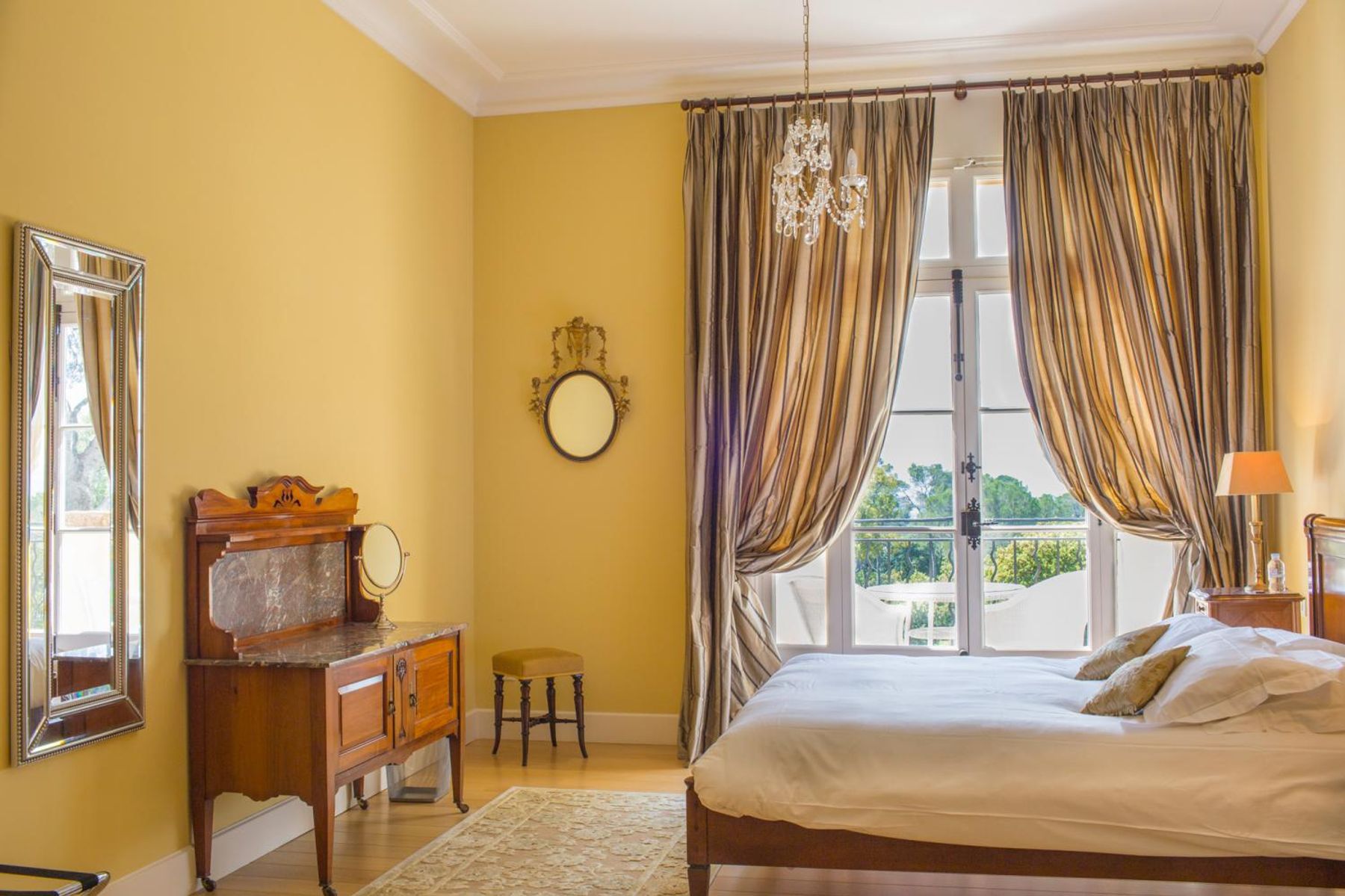 Chateau Lou Casteou villa photo.