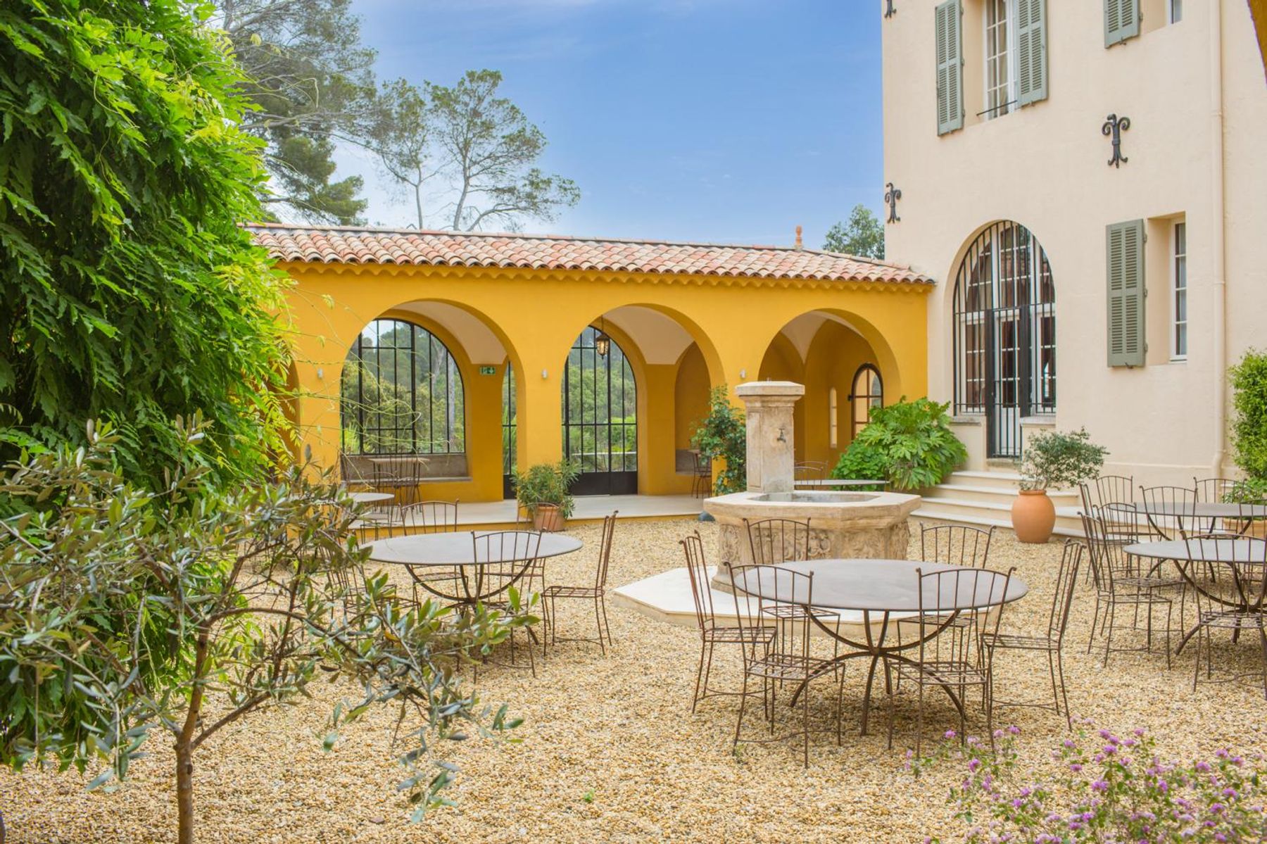 Chateau Lou Casteou villa photo.