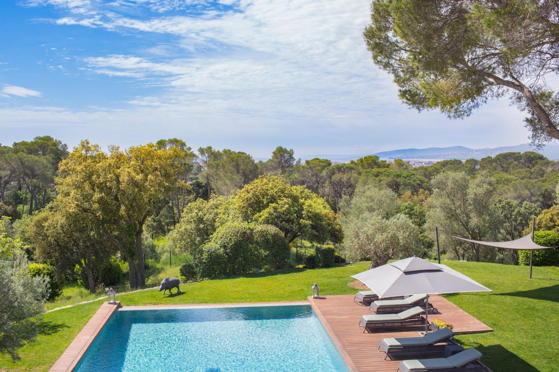 Chateau Lou Casteou villa photo.