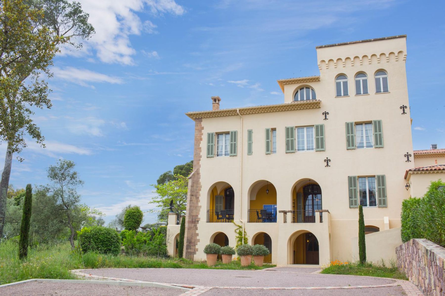 Chateau Lou Casteou villa photo.