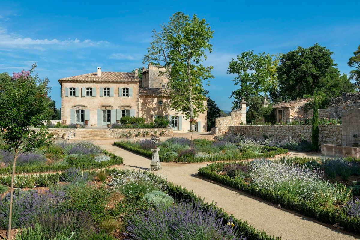 Chateau de Bonnieux photo