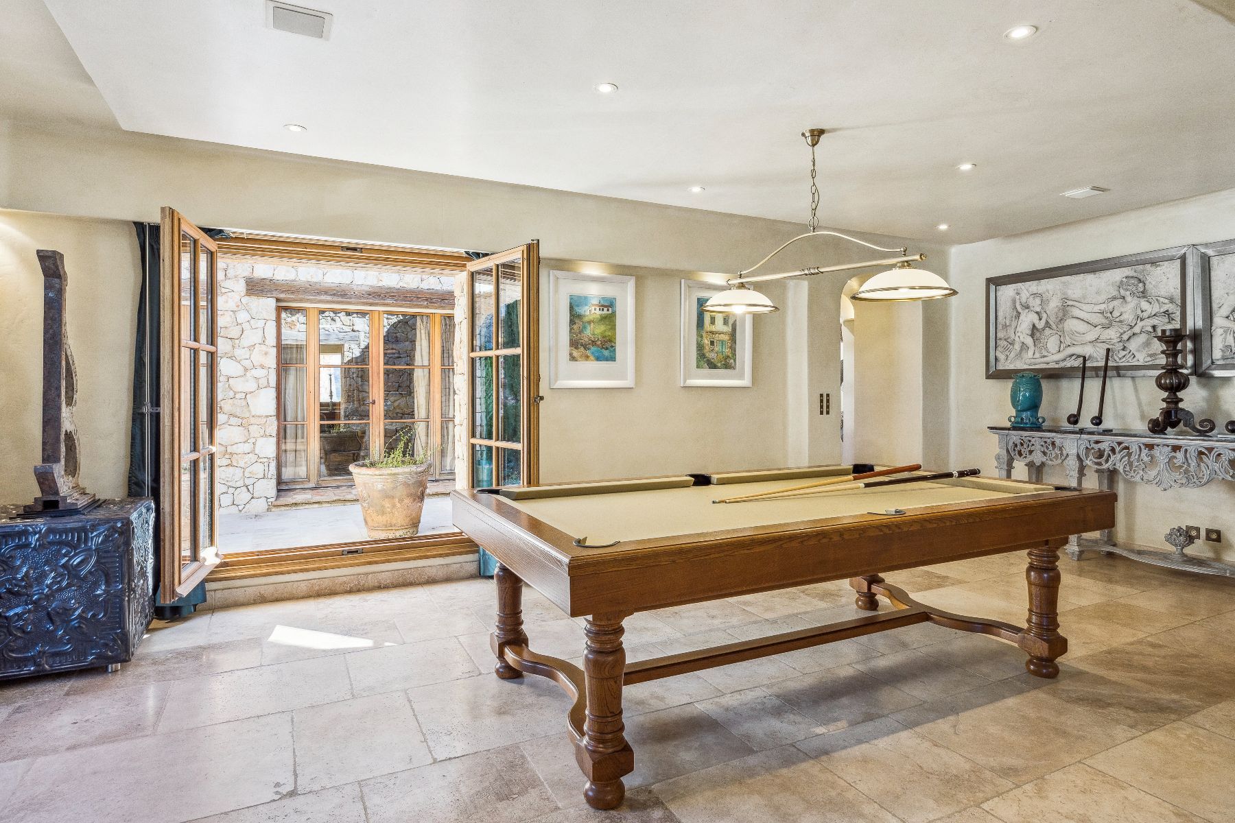 The Kings View villa photo.