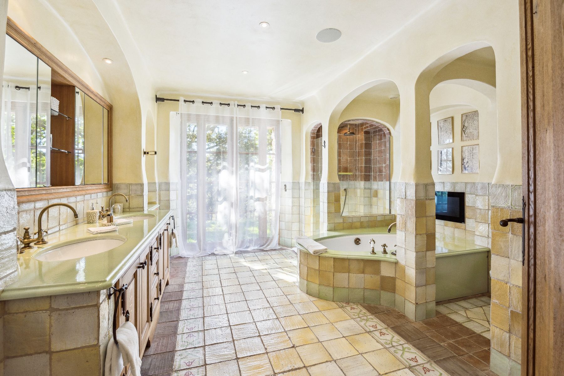 The Kings View villa photo.