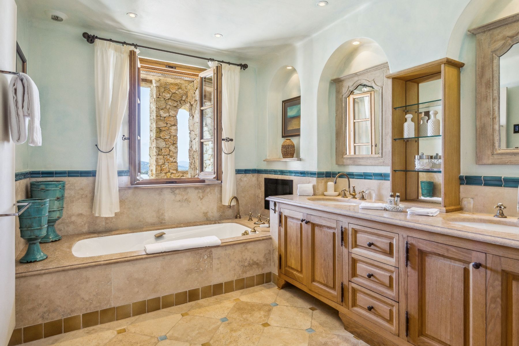 The Kings View villa photo.