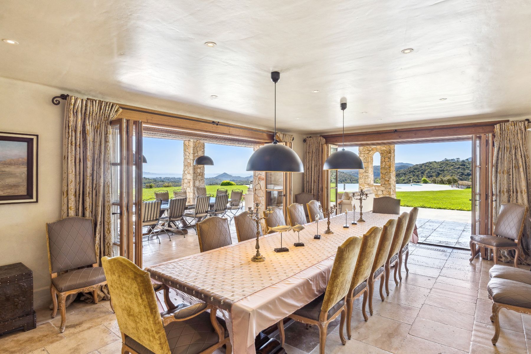 The Kings View villa photo.