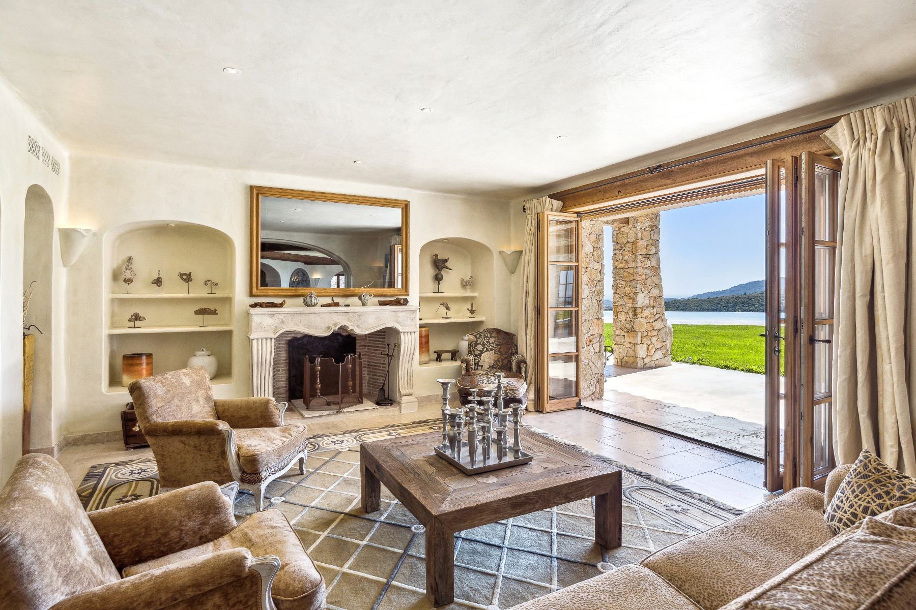 The Kings View villa photo.