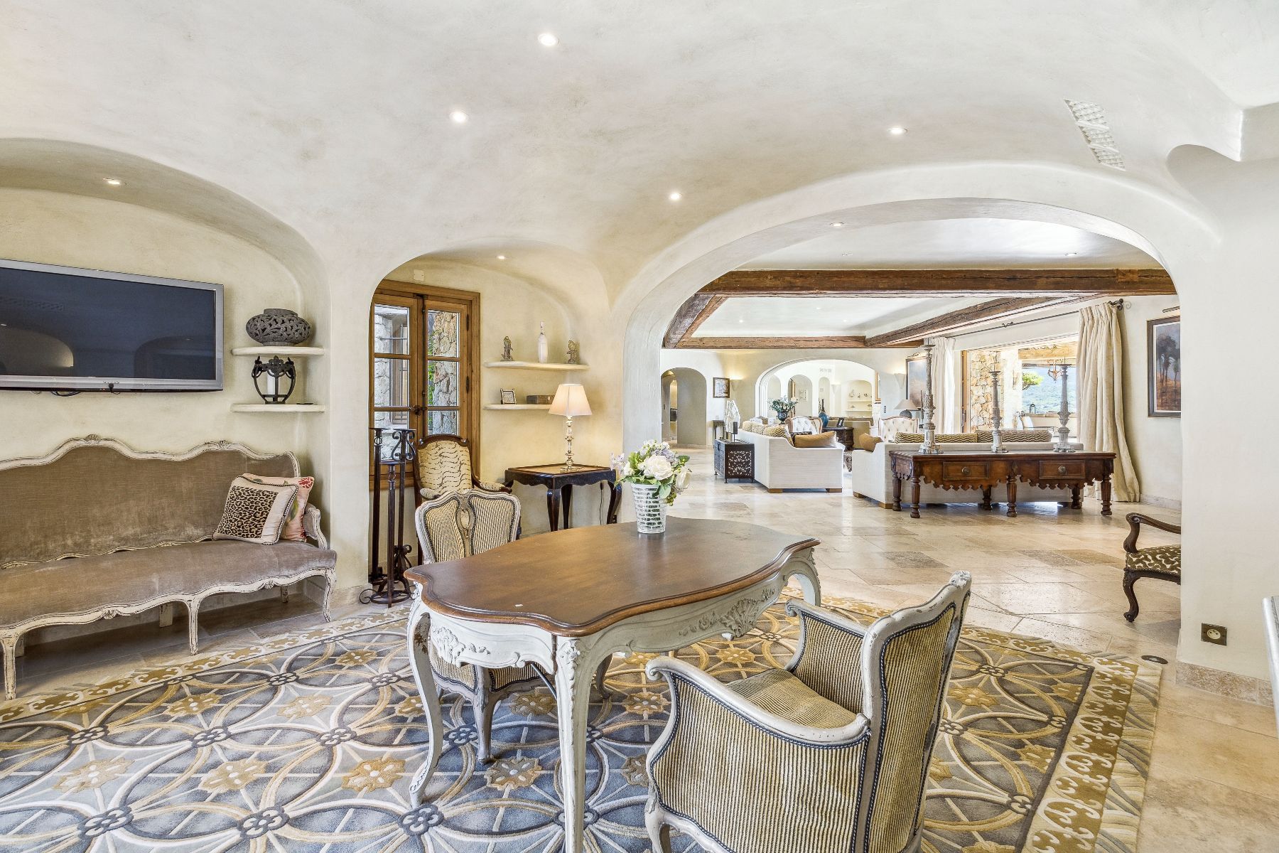 The Kings View villa photo.