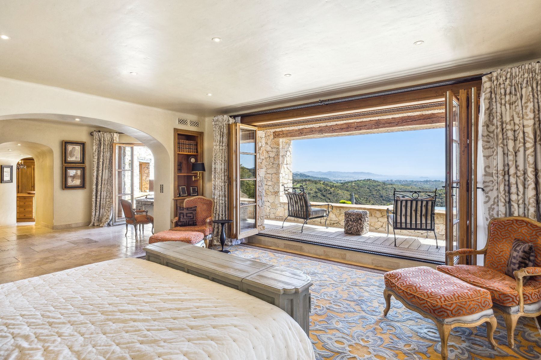 The Kings View villa photo.