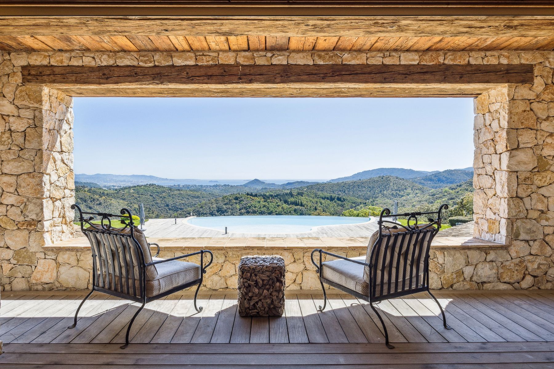 The Kings View villa photo.