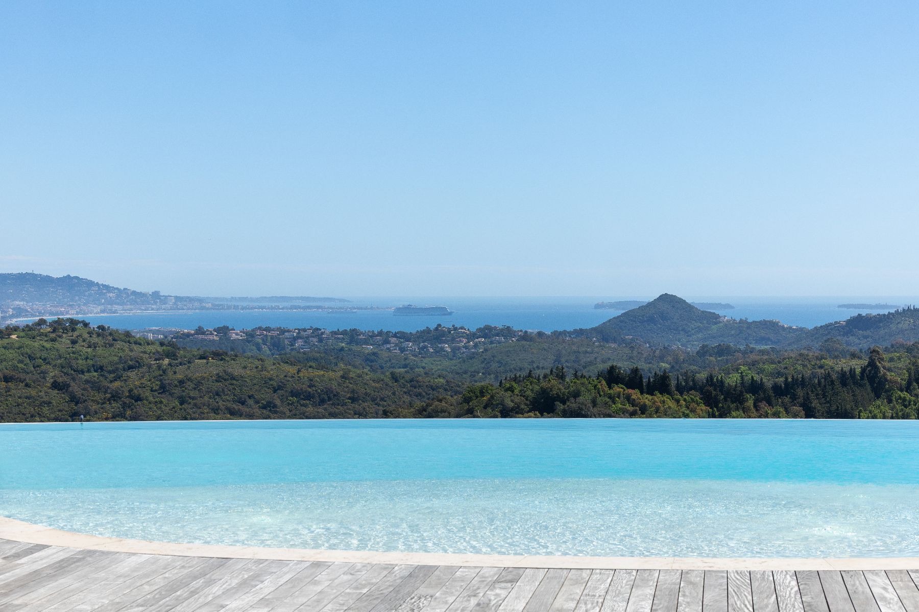 The Kings View villa photo.