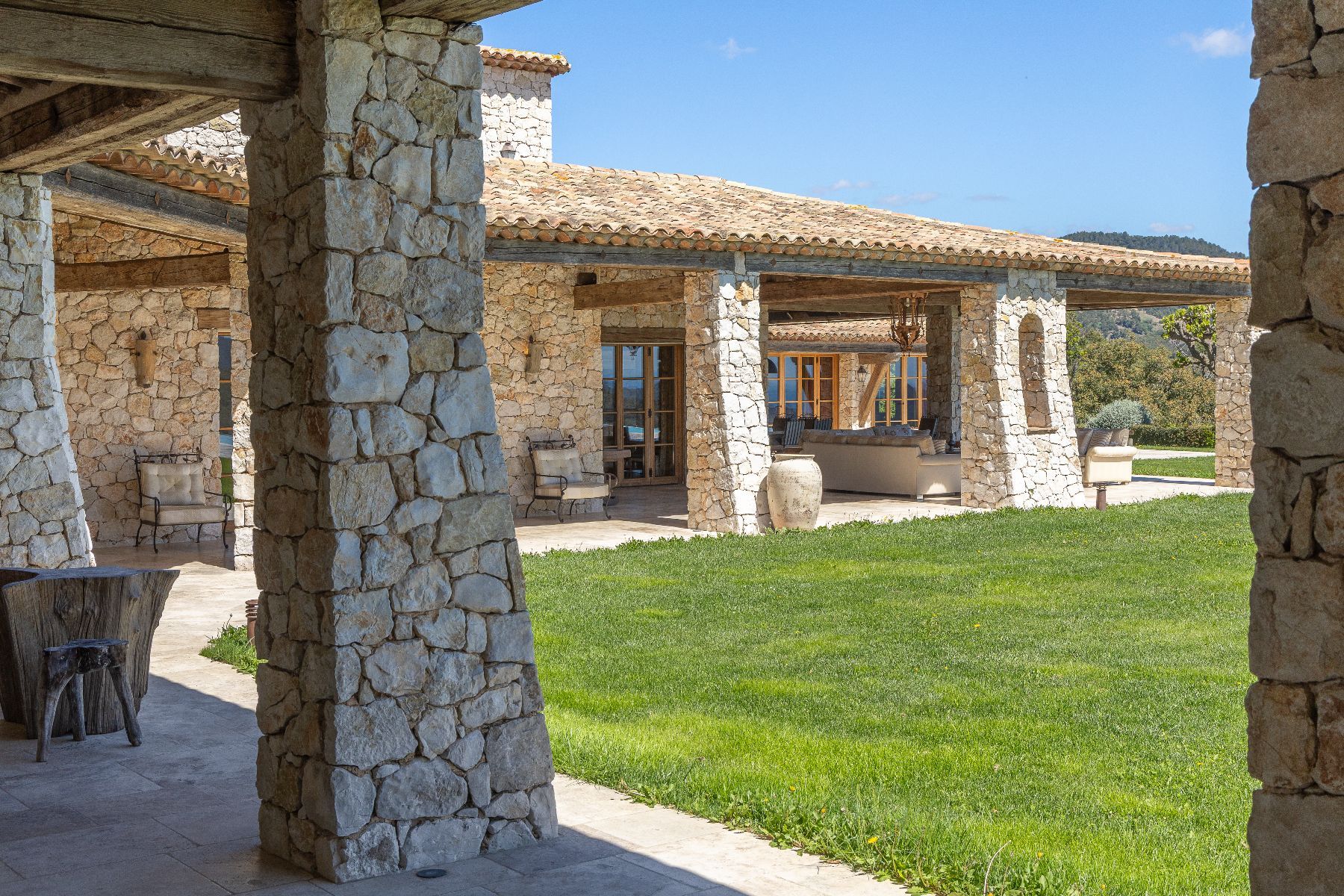 The Kings View villa photo.
