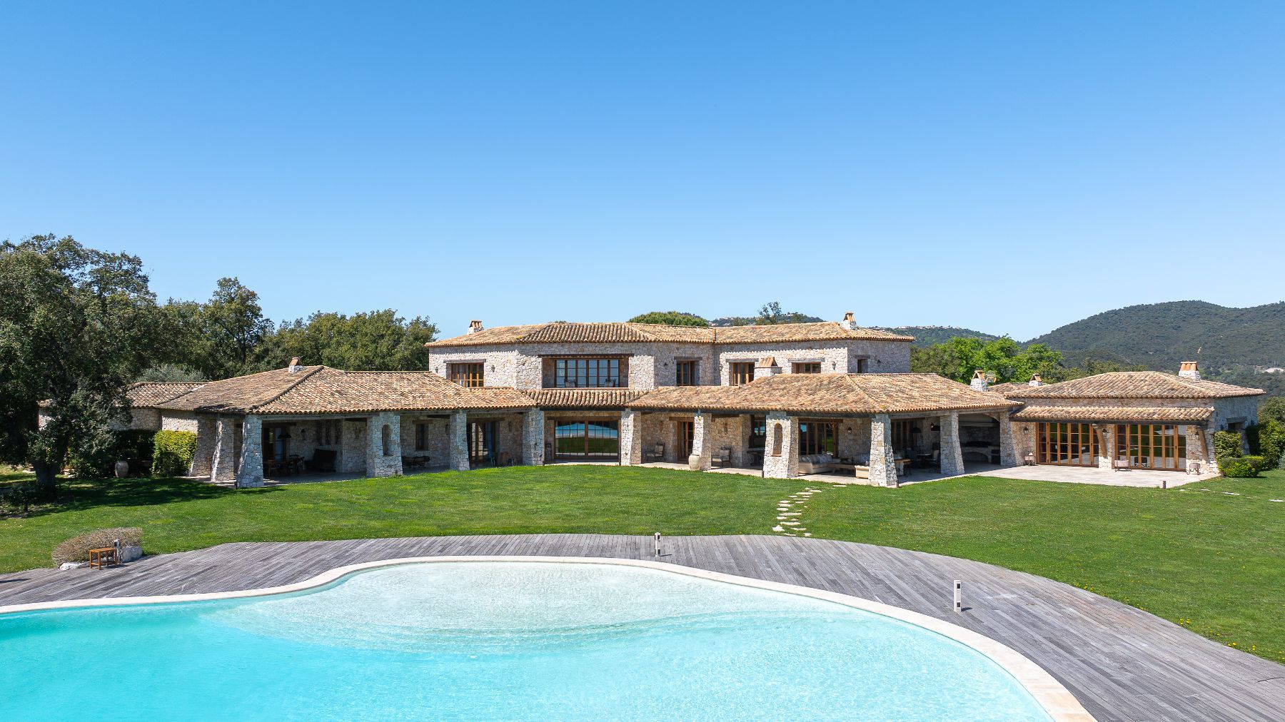 The Kings View villa photo.