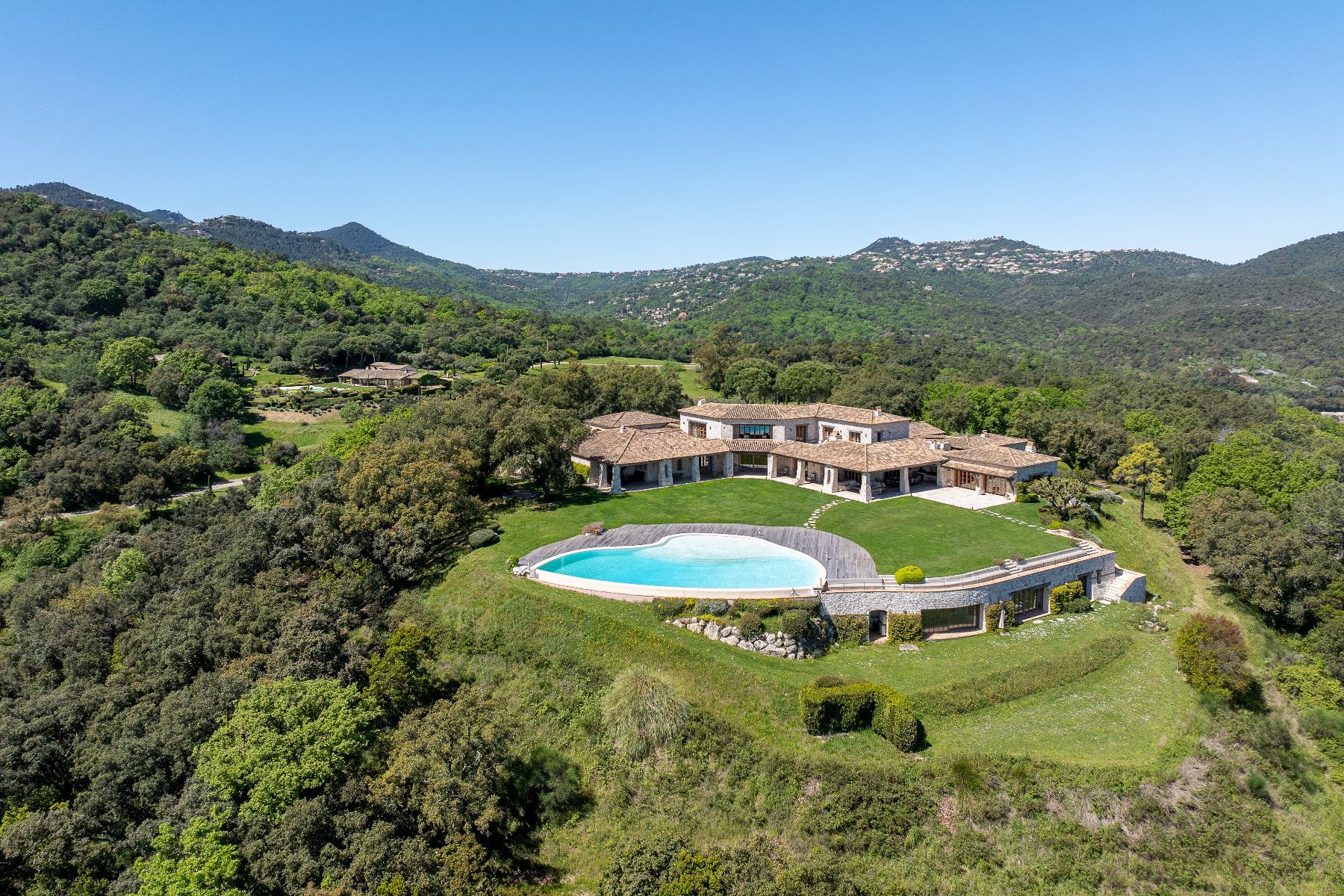 The Kings View villa photo.