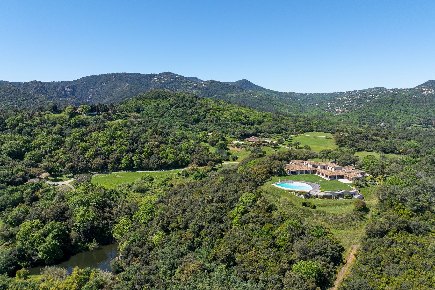The Kings View villa photo.